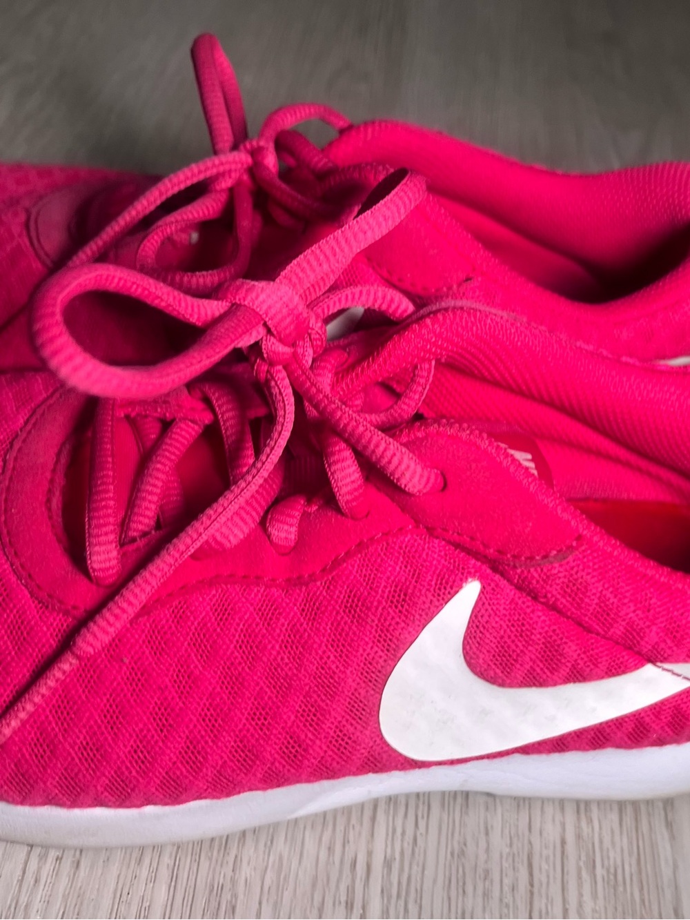 Nike Women’s Hot Pink Mesh Athletic Sneakers with White Swoosh 8 - Picture 7 of 10